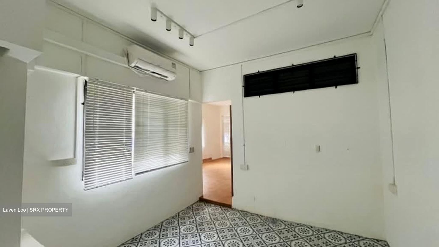 Macpherson Road (D13), Office #562736511